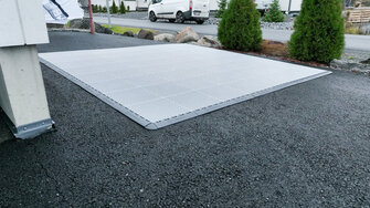 Pihapelikenttä laukaisualusta L