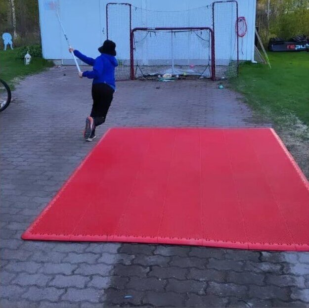 Pihapelikenttä laukaisualusta L